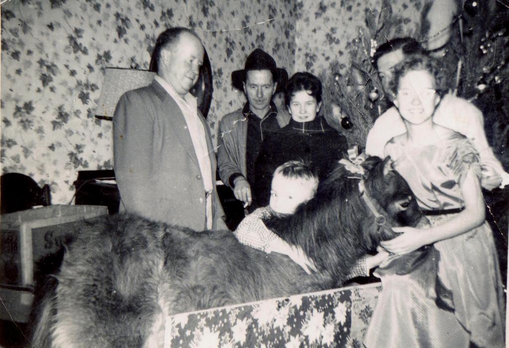 Reade Baker and his family with his Christmas pony, Lady. (Courtesy of  Reade Baker)